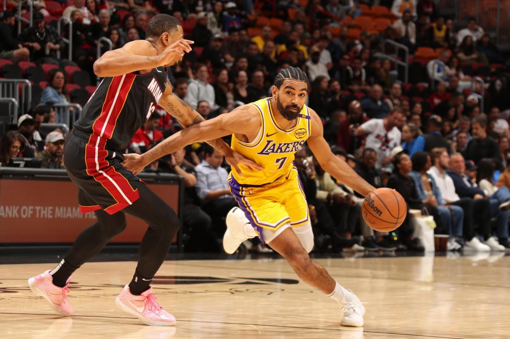 成了鲜明对 成了鲜明对